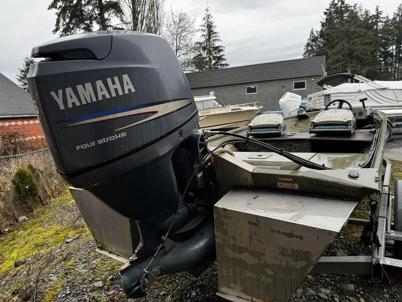 Lund Boat Co 1648 BOAT MOTOR TRAILER PACKAGE - DEMO 2004