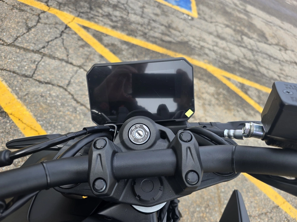 2025 Suzuki Gsx-8s alt