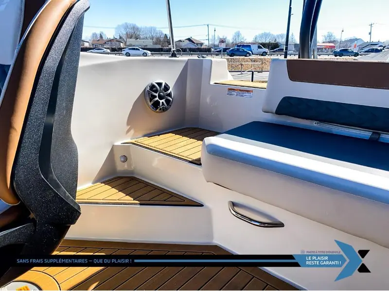 Starcraft SVX 190 OB 140HP deck boat bateau Ponté 2025