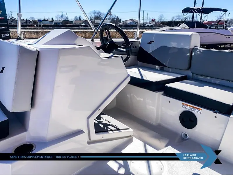 STARCRAFT SV 16 OB 75HP deck boat bateau Ponté 2025