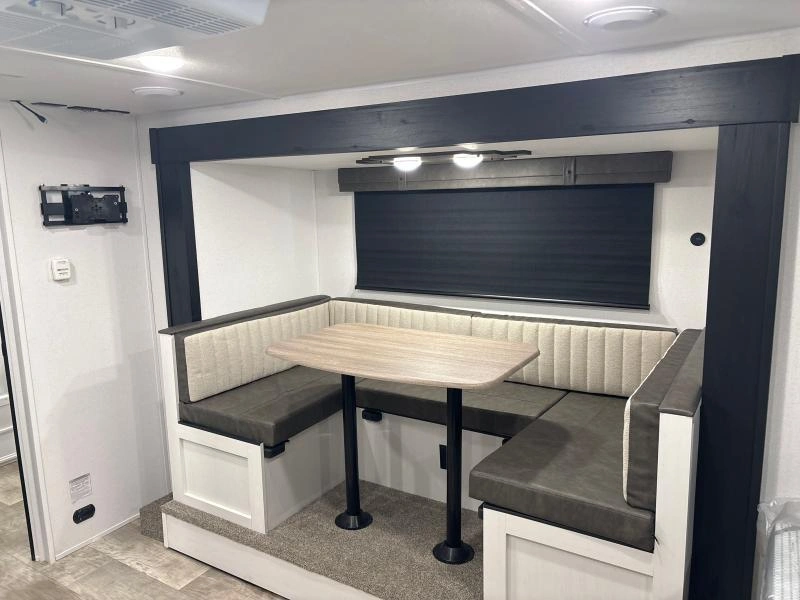 Palomino Ultra Lite 18bhx 8 Wide 2025 alt