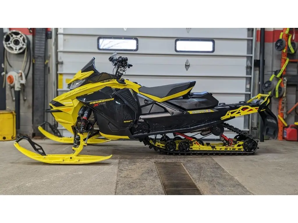 2022 Ski-Doo RENEGADE XRS 850 E-TEC 