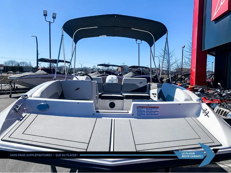 STARCRAFT SV 16 OB 75HP deck boat bateau Ponté 2025