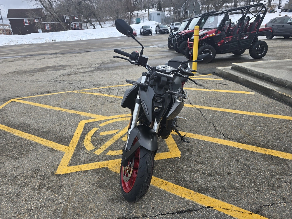 2025 Suzuki Gsx-8s alt