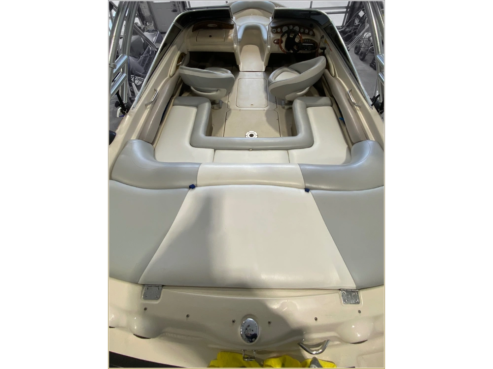 2003 Larson Lxi 210 alt