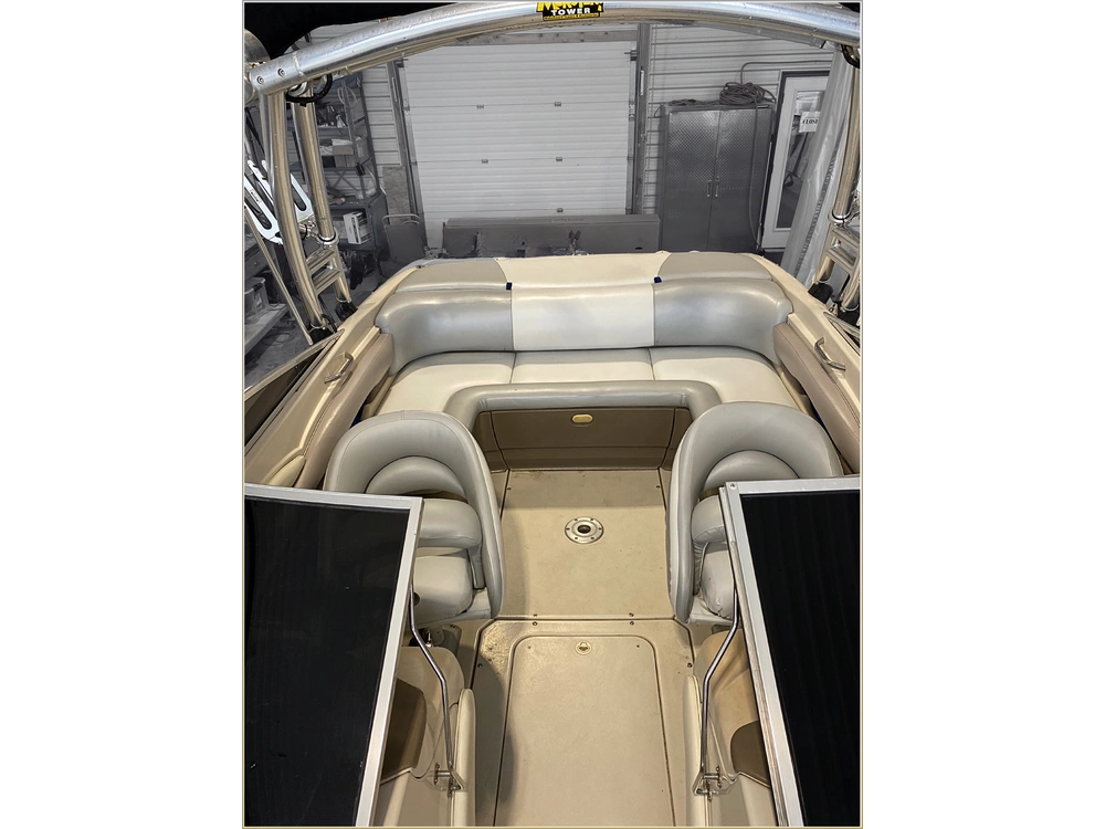 2003 Larson Lxi 210 alt