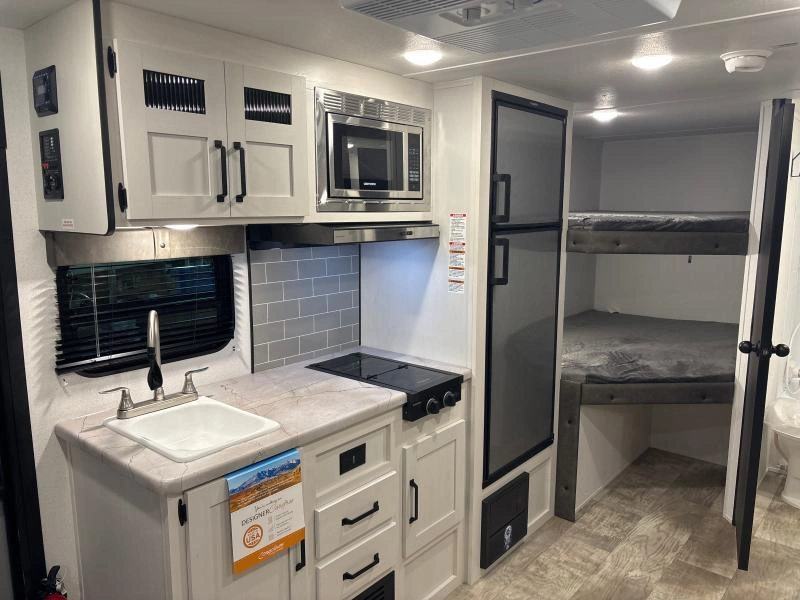 Palomino Ultra Lite 18bhx 8 Wide 2025 alt