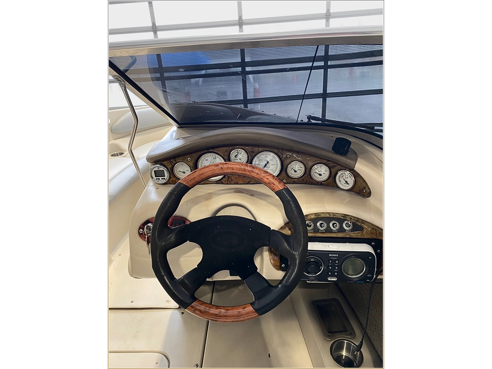 2003 Larson Lxi 210 alt