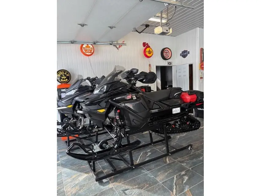 2024 Ski-Doo Renegade XRS 900 Turbo R