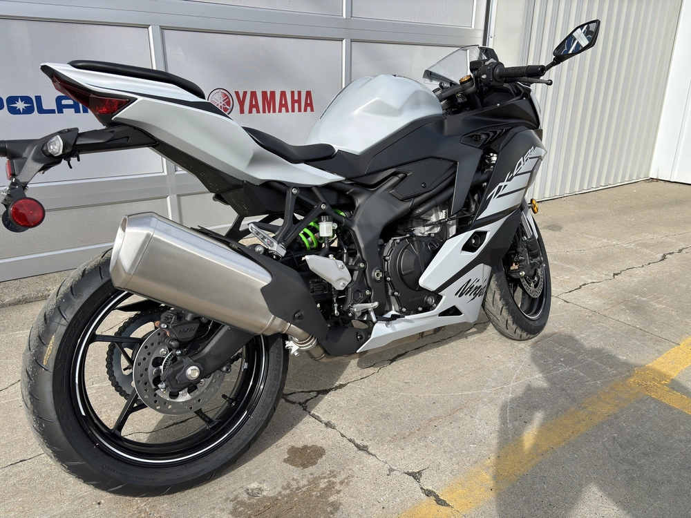 Kawasaki Ninja Zx-4rr 2025 alt