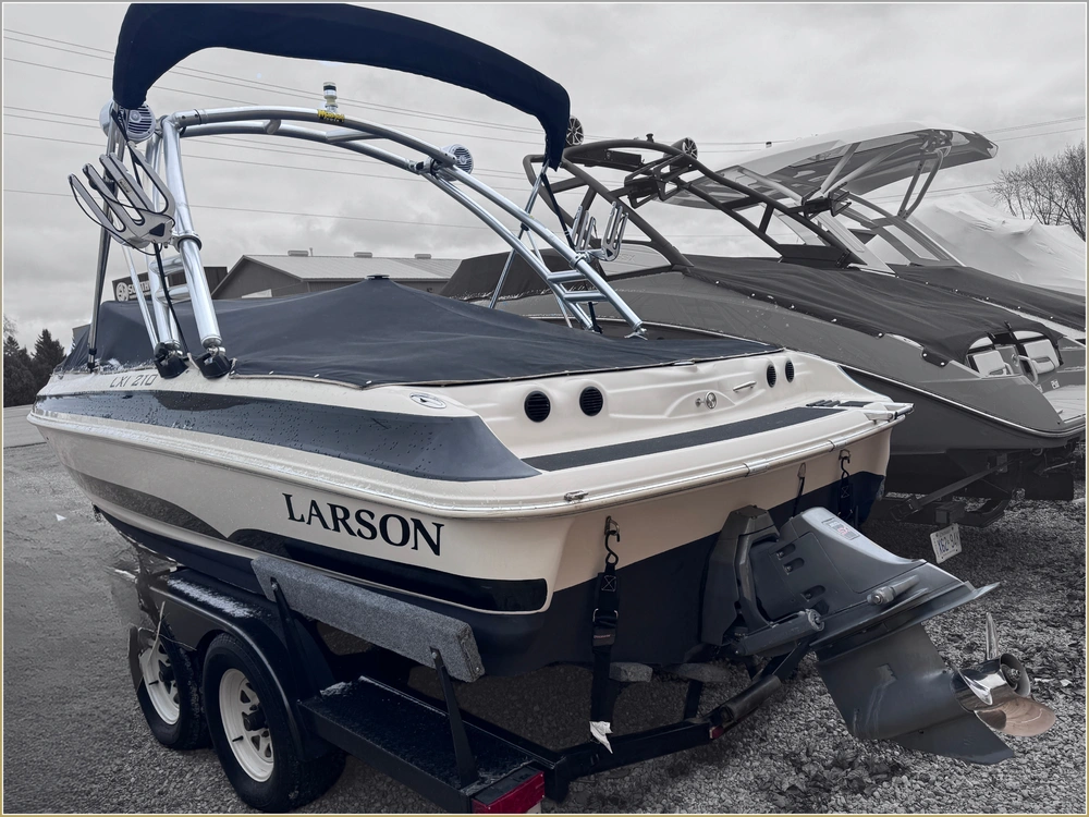 2003 Larson Lxi 210 alt