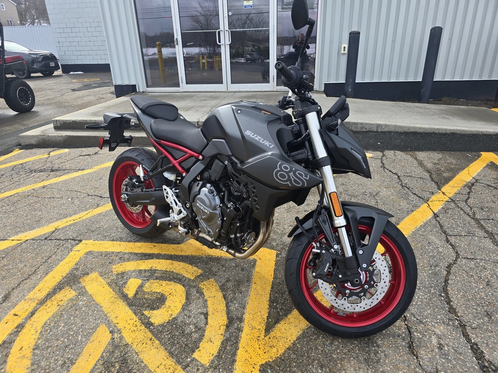2025 Suzuki Gsx-8s alt