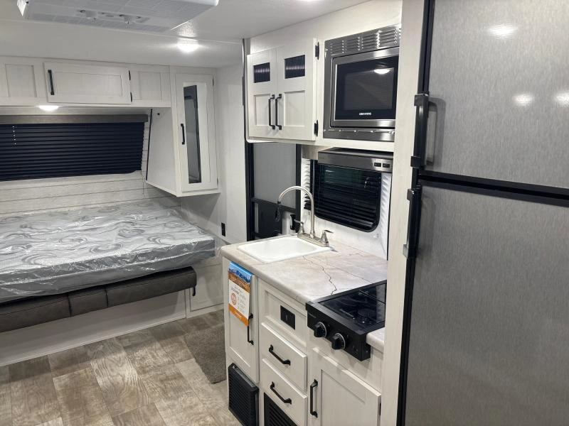 Palomino Ultra Lite 18bhx 8 Wide 2025 alt