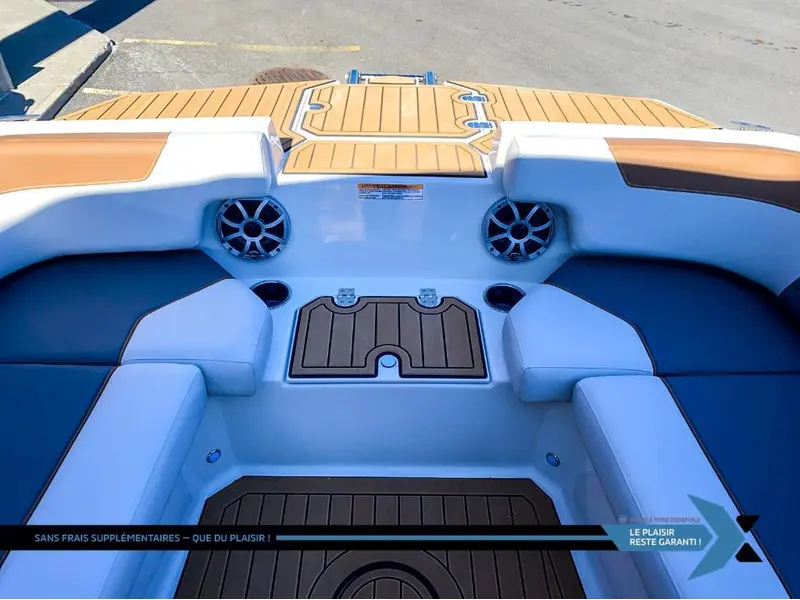 Starcraft SVX 190 OB 140HP deck boat bateau Ponté 2025