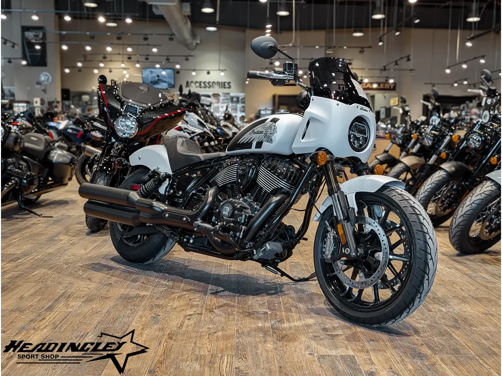 2024 Indian Motorcycle Sport Chief // Ghost White Metallic Smoke