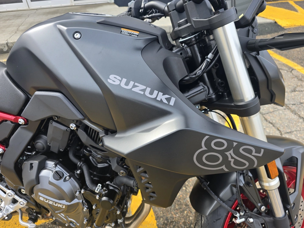 2025 Suzuki Gsx-8s alt