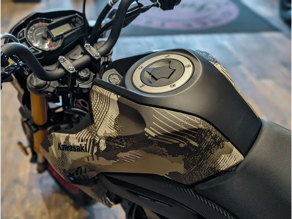New 2025 Kawasaki Z125 PRO // Cypher Camo Beige in