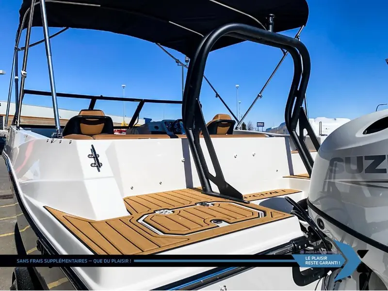 Starcraft SVX 190 OB 140HP deck boat bateau Ponté 2025