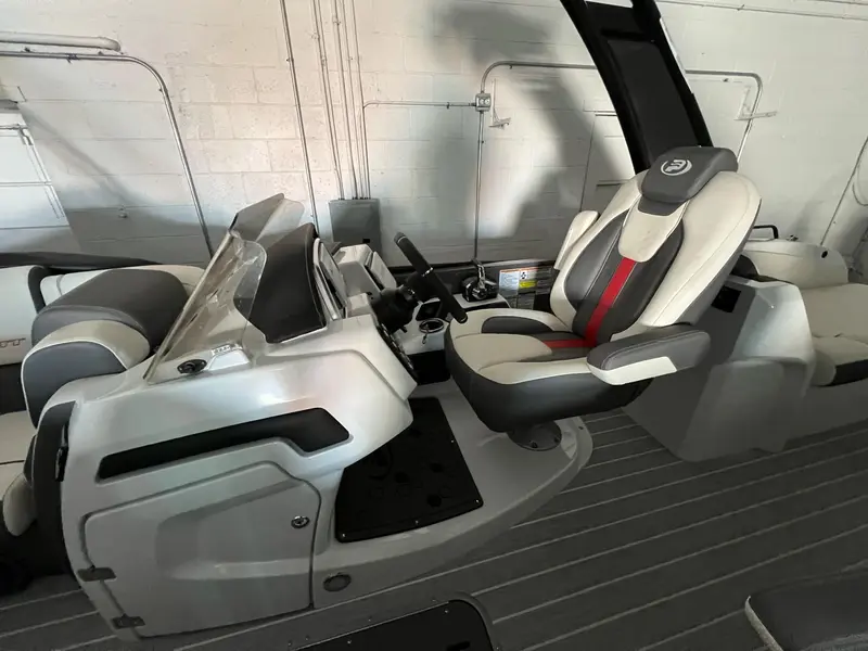 2023 Princecraft VOGUE 25 XT SPORT EDITION **MOTEUR MERCURY 300 FORCES!!**