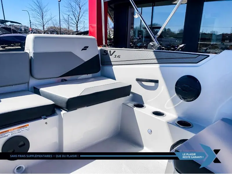 STARCRAFT SV 16 OB 75HP deck boat bateau Ponté 2025