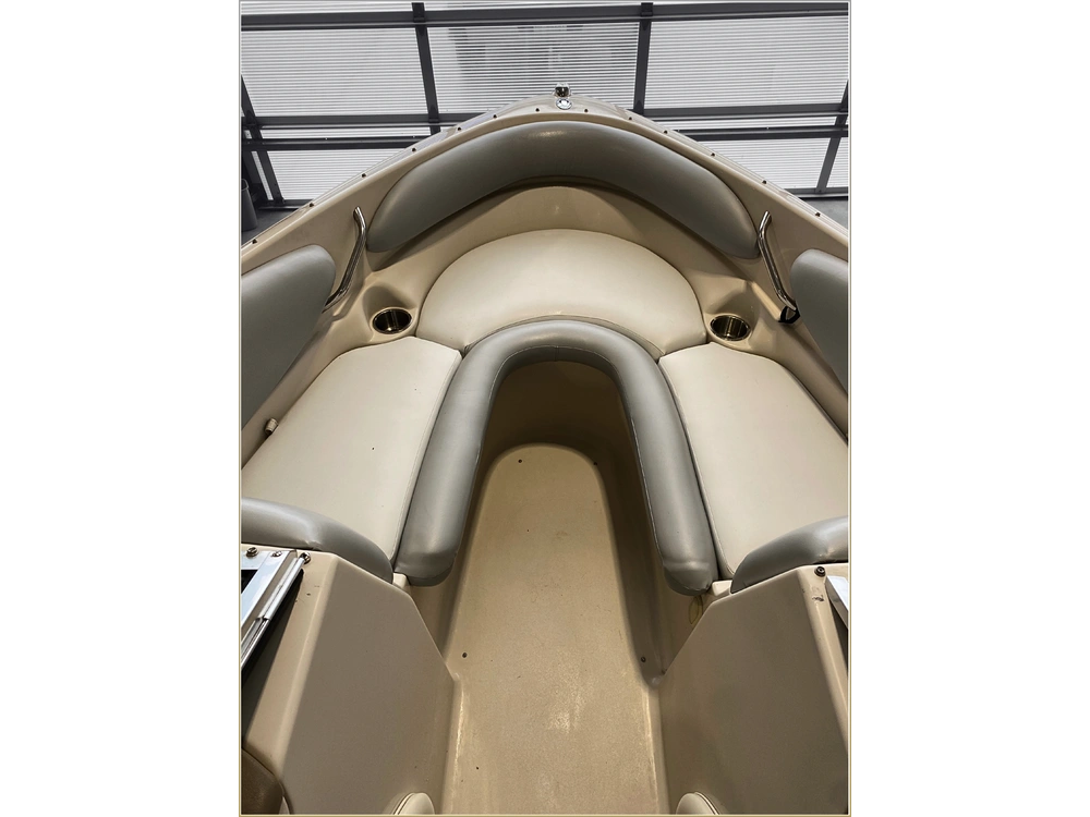 2003 Larson Lxi 210 alt