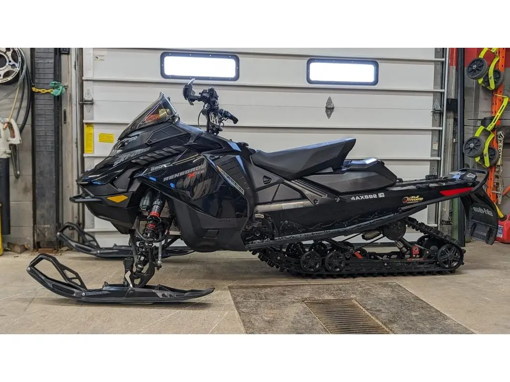 2023 Ski-Doo RENEGADE XRS 850 E-TEC W/ SMART SHOX