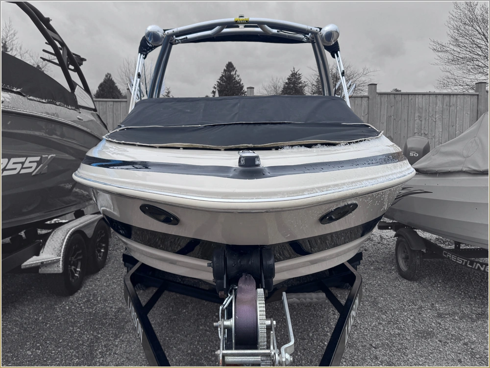 2003 Larson Lxi 210 alt