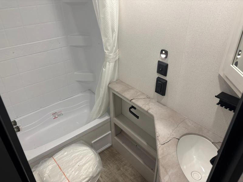 Palomino Ultra Lite 18bhx 8 Wide 2025 alt