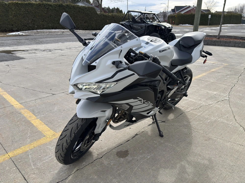 Kawasaki Ninja Zx-4rr 2025 alt