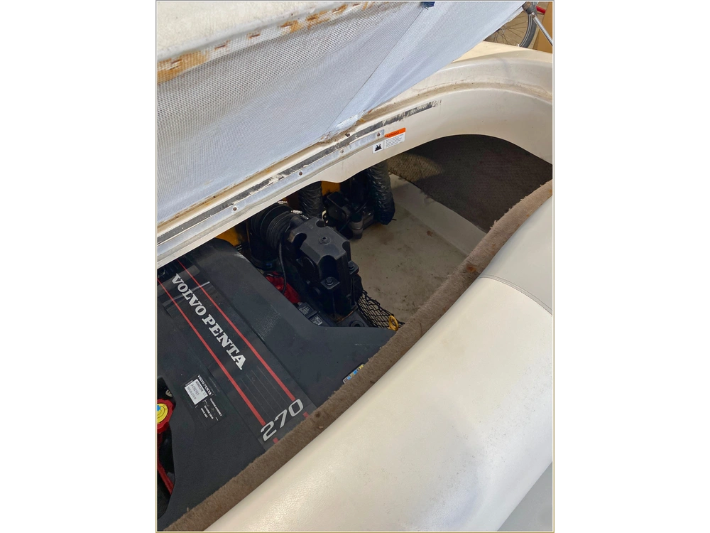 2003 Larson Lxi 210 alt