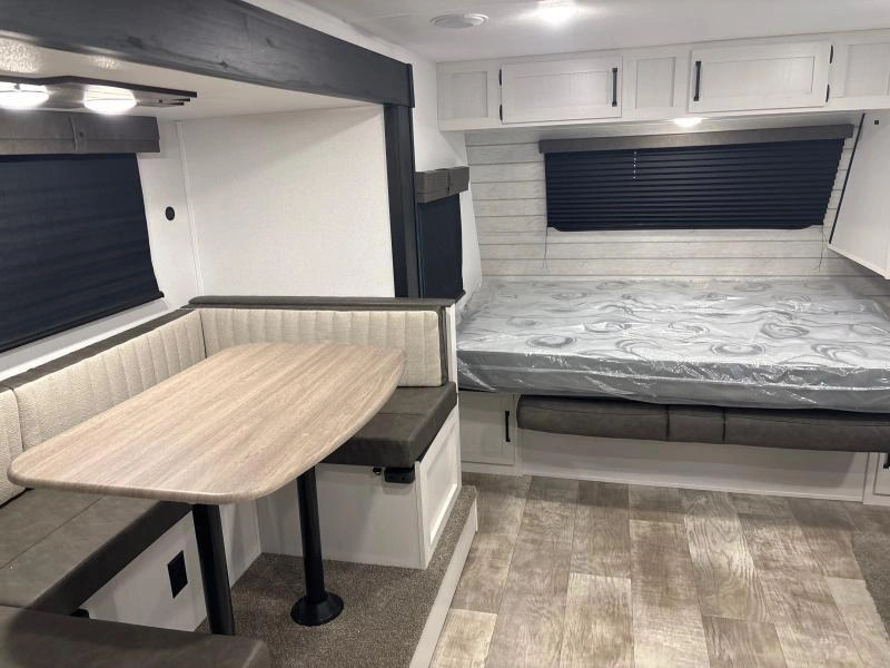 Palomino Ultra Lite 18bhx 8 Wide 2025 alt