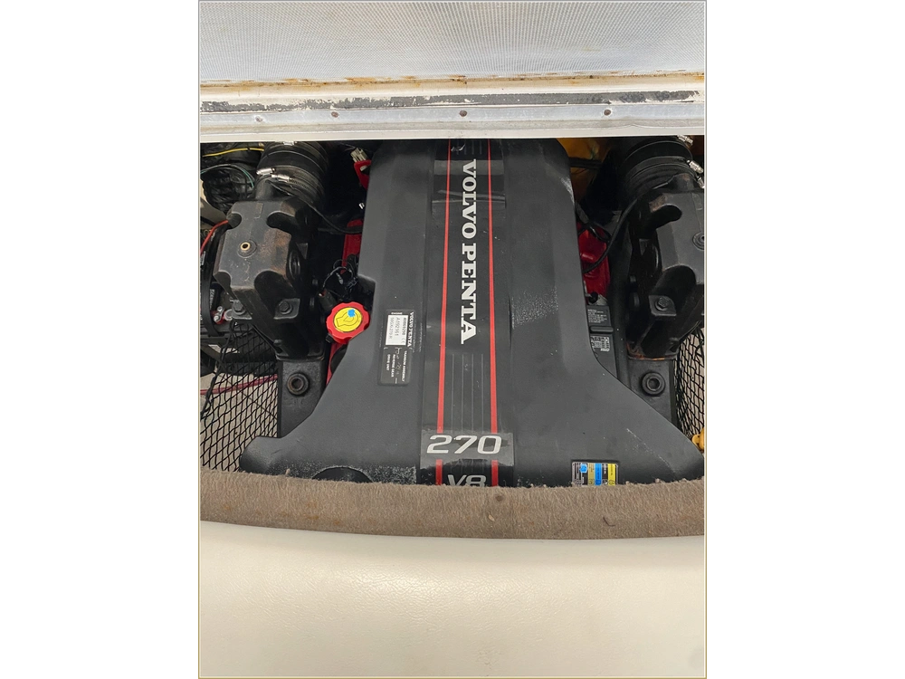 2003 Larson Lxi 210 alt