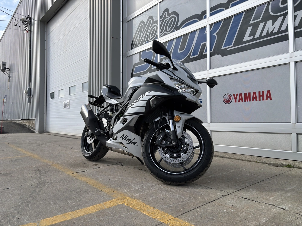 Kawasaki Ninja Zx-4rr 2025 alt
