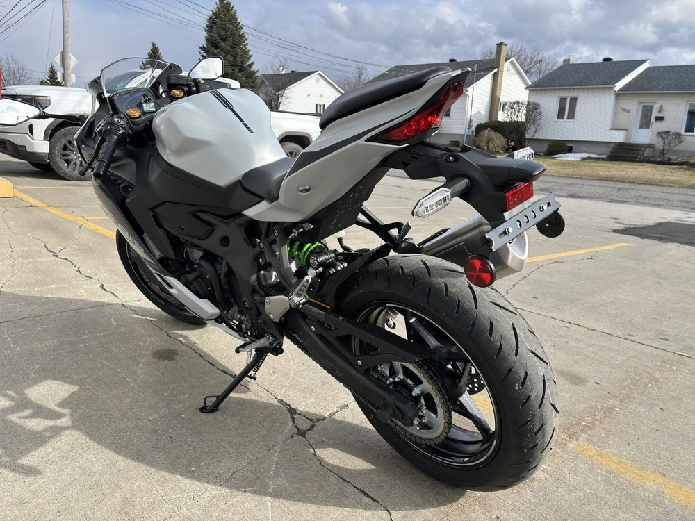 Kawasaki Ninja Zx-4rr 2025 alt