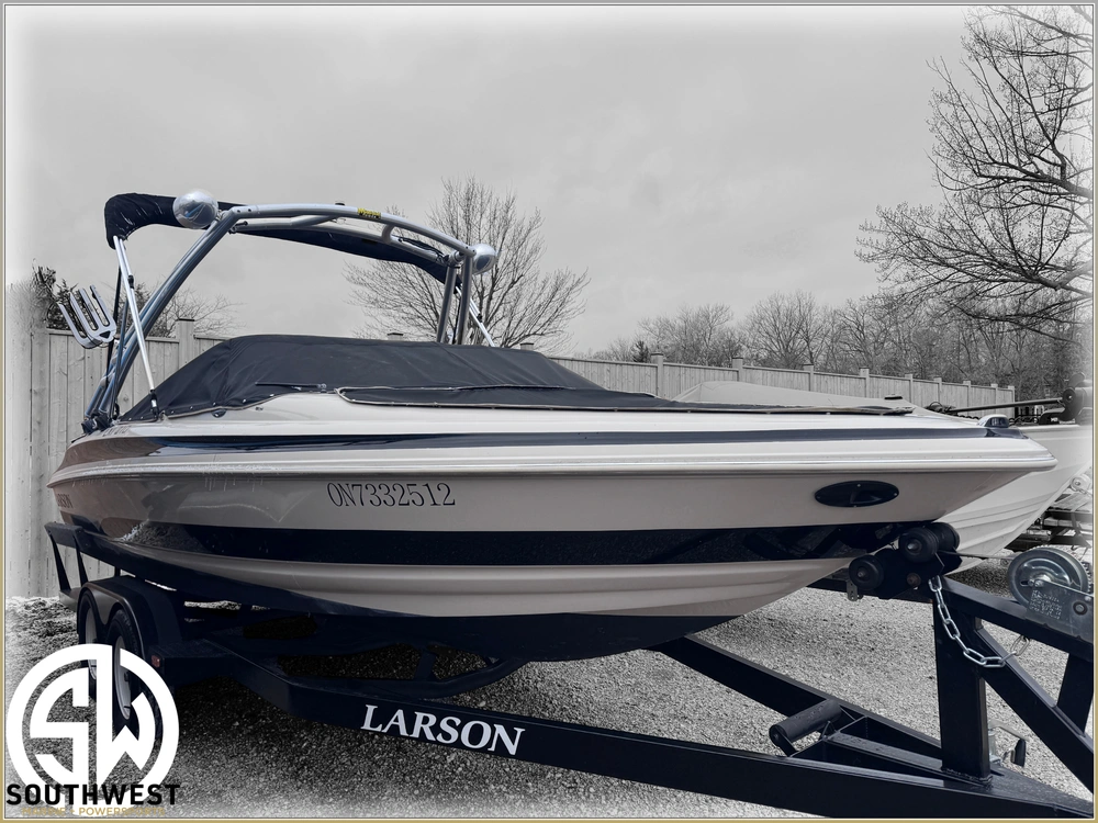 2003 Larson Lxi 210 alt