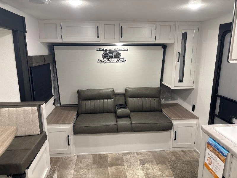 Palomino Ultra Lite 18bhx 8 Wide 2025 alt