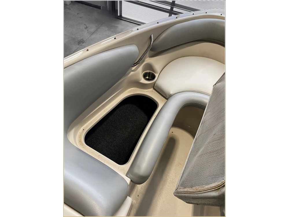 2003 Larson Lxi 210 alt