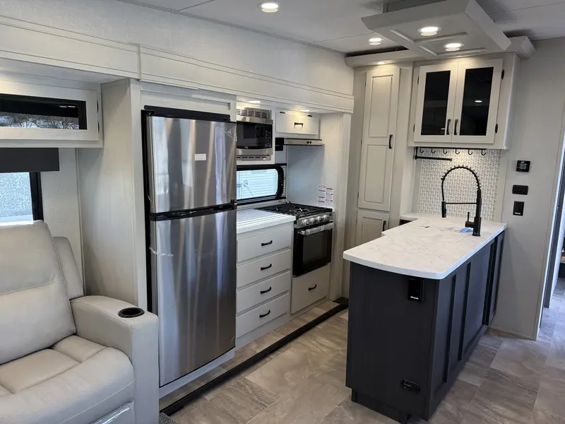 2025 Chaparral 30BHS