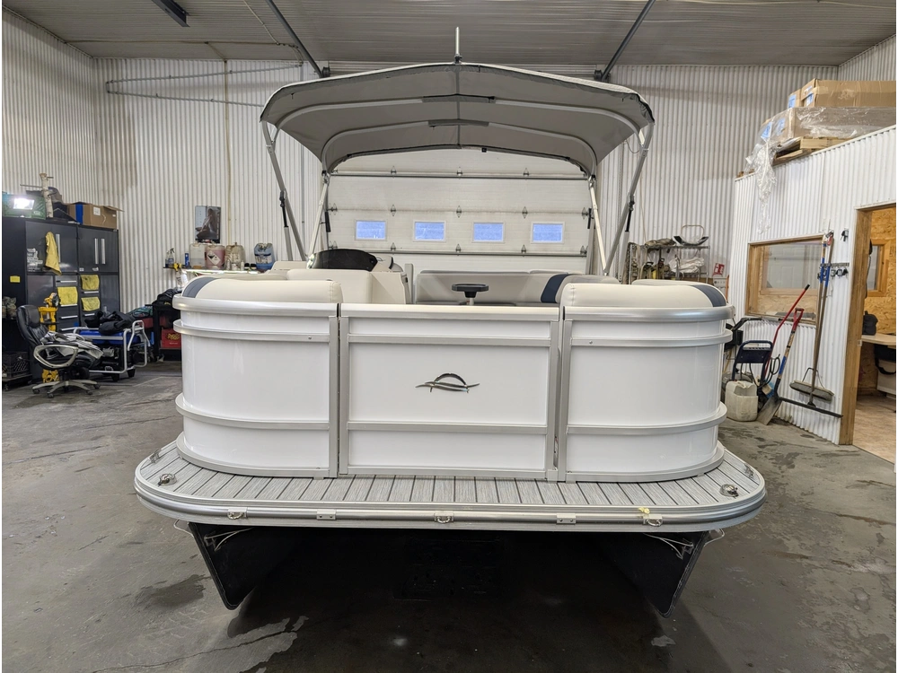 A - G3 Boats Suncatcher Select 18c 2025 alt