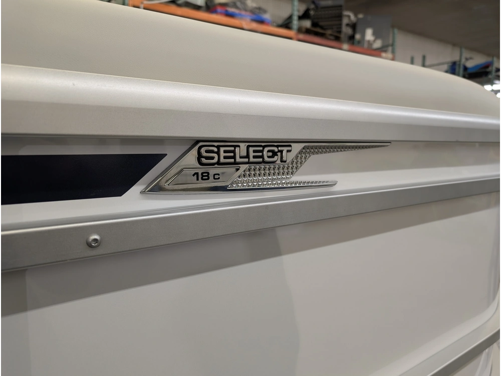 A - G3 Boats Suncatcher Select 18c 2025 alt
