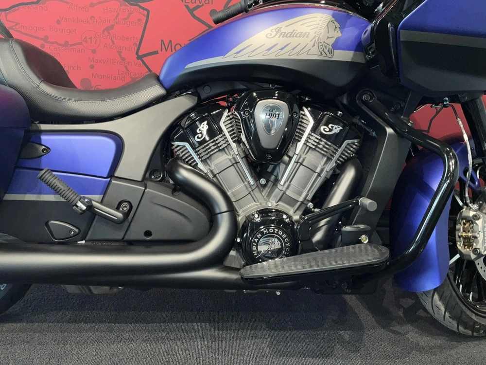 Indian Motorcycle Challenger Dark Horse 2024 alt