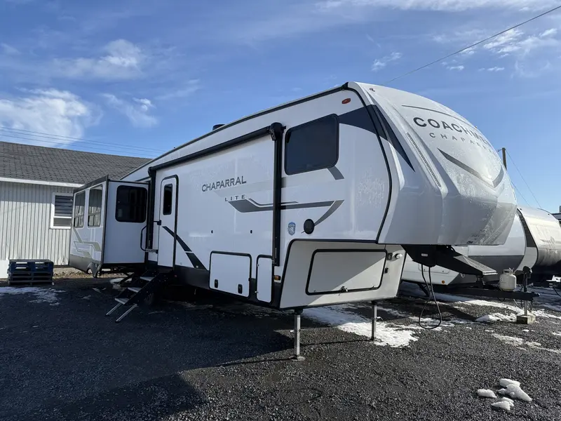2025 Chaparral 30BHS