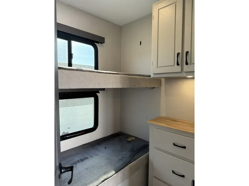 2025 Chaparral 30BHS