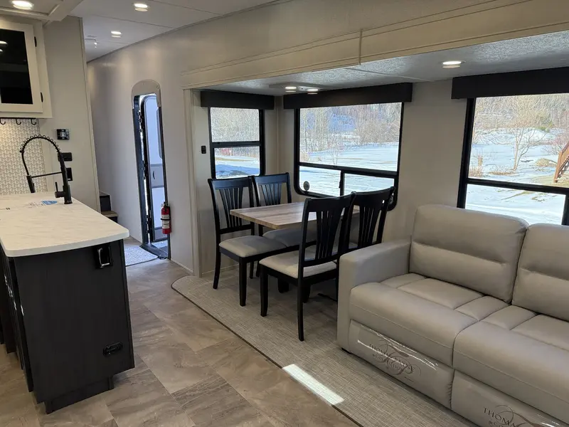 2025 Chaparral 30BHS