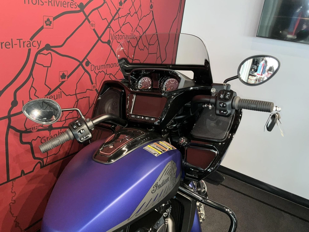 Indian Motorcycle Challenger Dark Horse 2024 alt