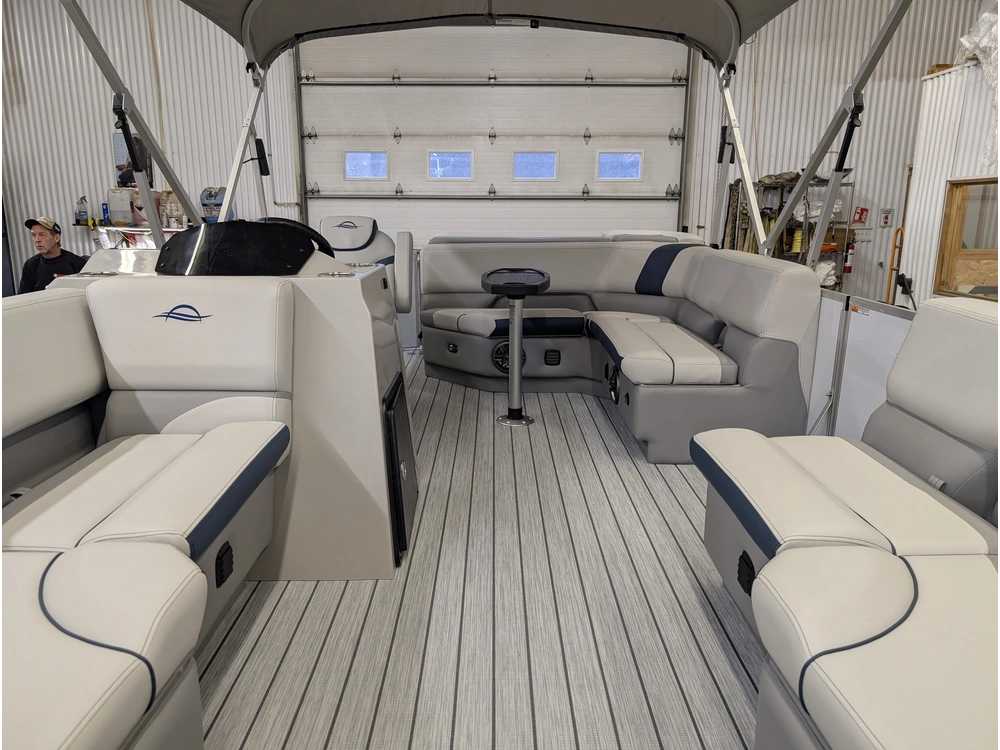 A - G3 Boats Suncatcher Select 18c 2025 alt