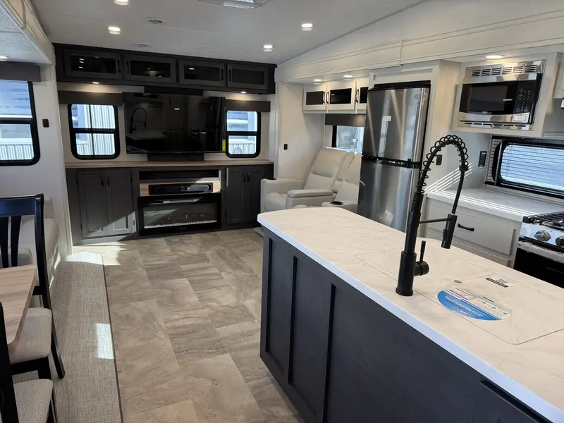 2025 Chaparral 30BHS