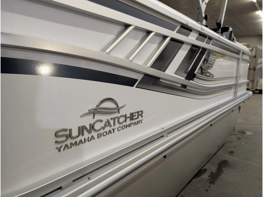 A - G3 Boats Suncatcher Select 18c 2025 alt