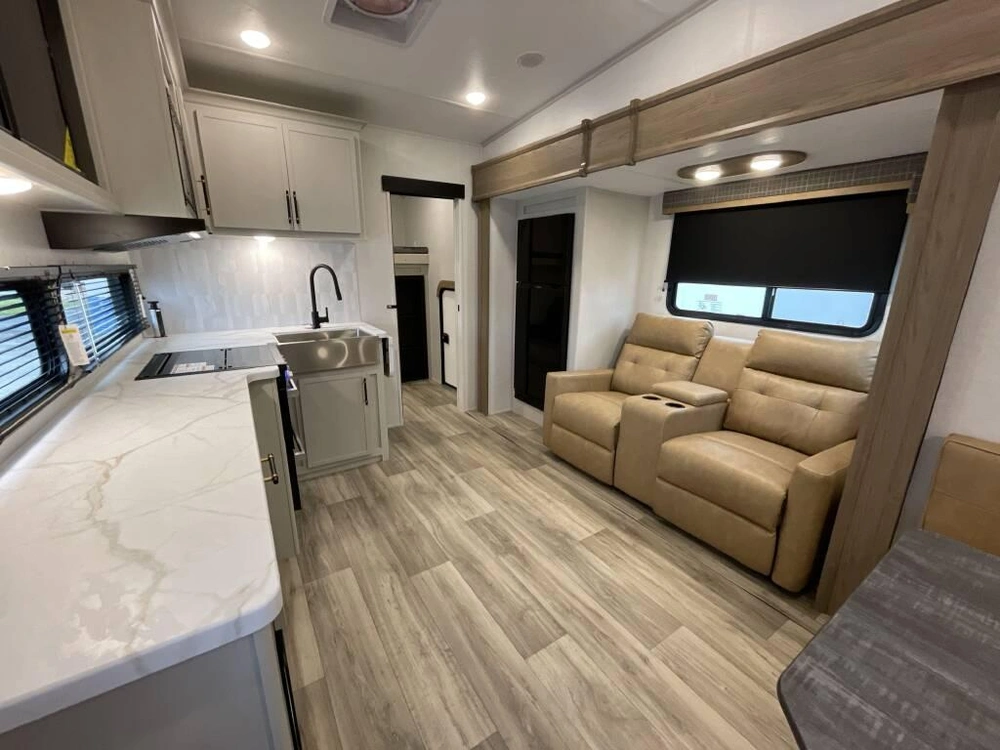 Astoria 298bh 2025 alt