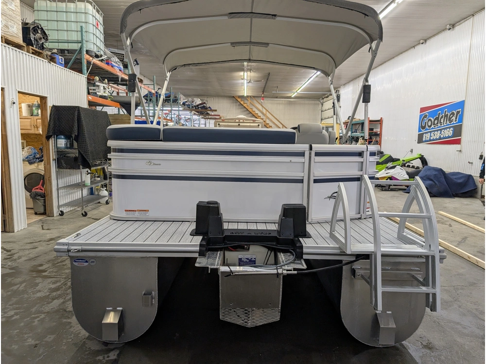 A - G3 Boats Suncatcher Select 18c 2025 alt